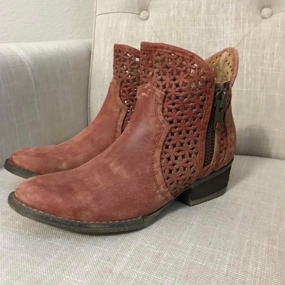 Circle G booties